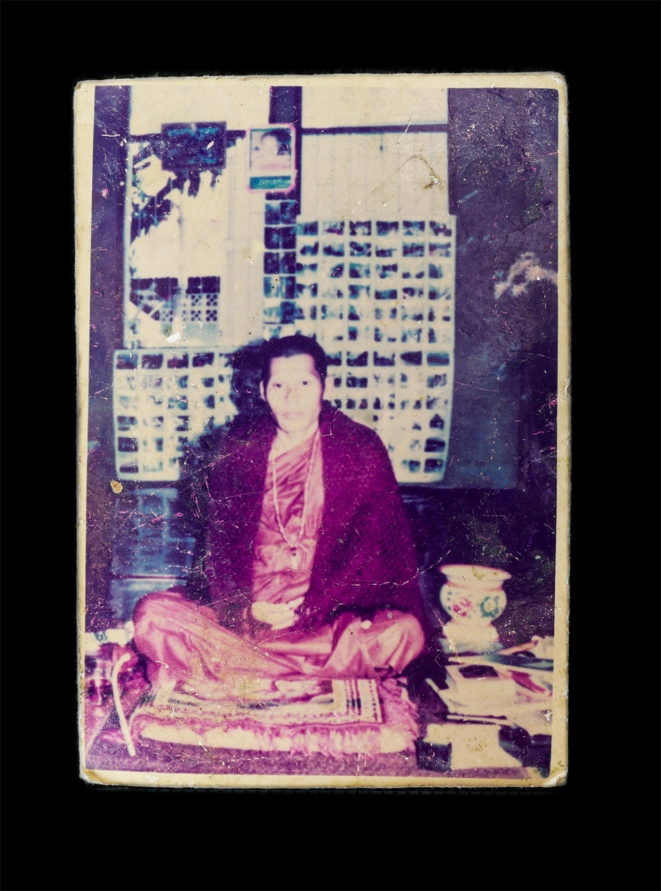 15Jun24 (9)p.jpg - รูปถ่ายหลังจารยันต์ หลวงพ่อสุรินทร์ กิตติโก(พระครูกิตติปัญญาวัฒน์ ) วัดนครหลวง อ.นครหลวง จ.พระนครศรีอยุธยา รุปเก่าสวยหายาก ขนาดประมาณ 1 นิ้ว  | https://kamulet.in.th